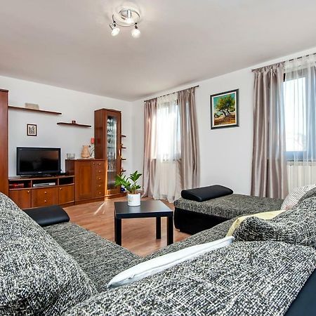 Apartment Nika Rovinj Bagian luar foto