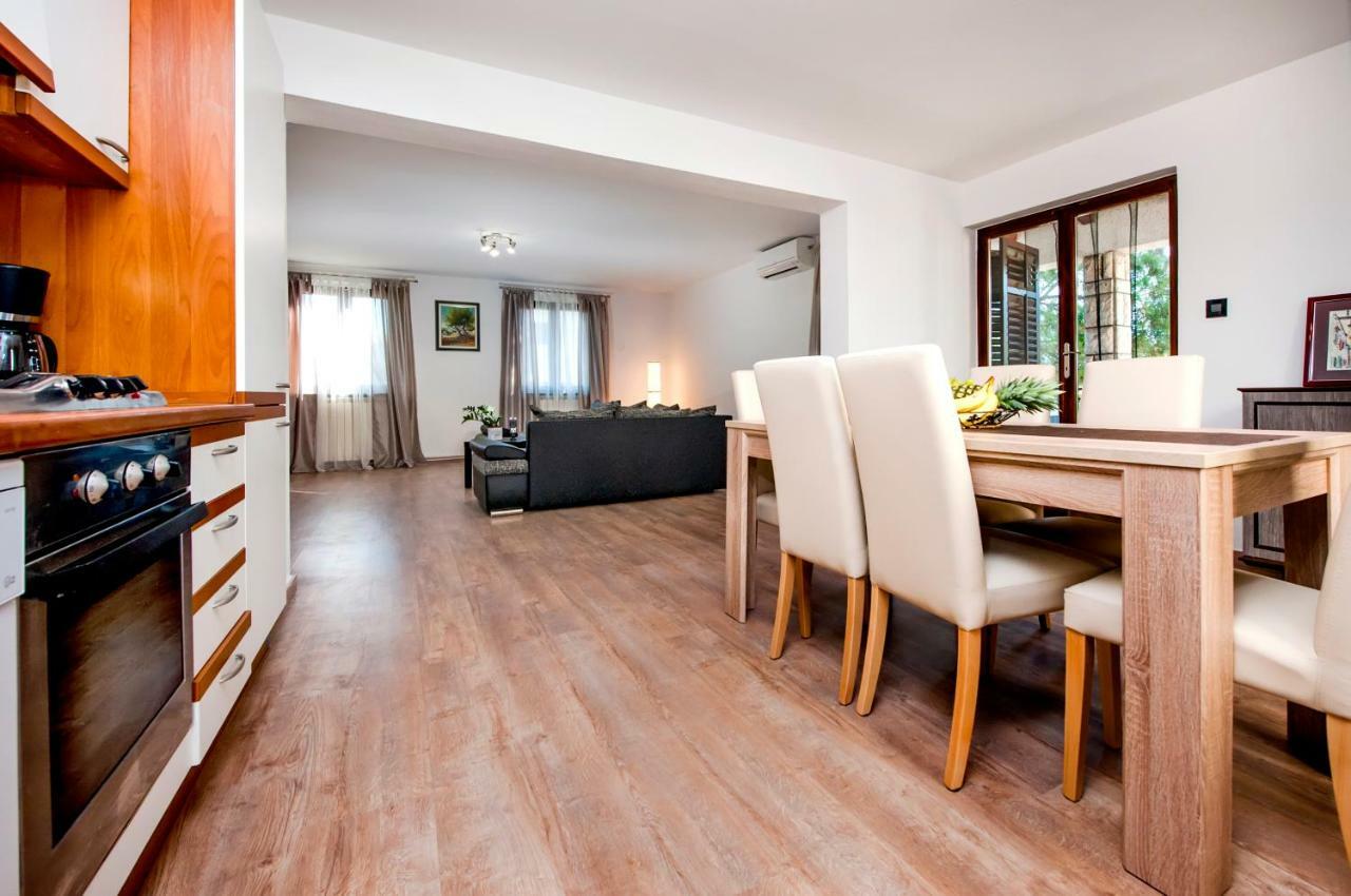 Apartment Nika Rovinj Bagian luar foto