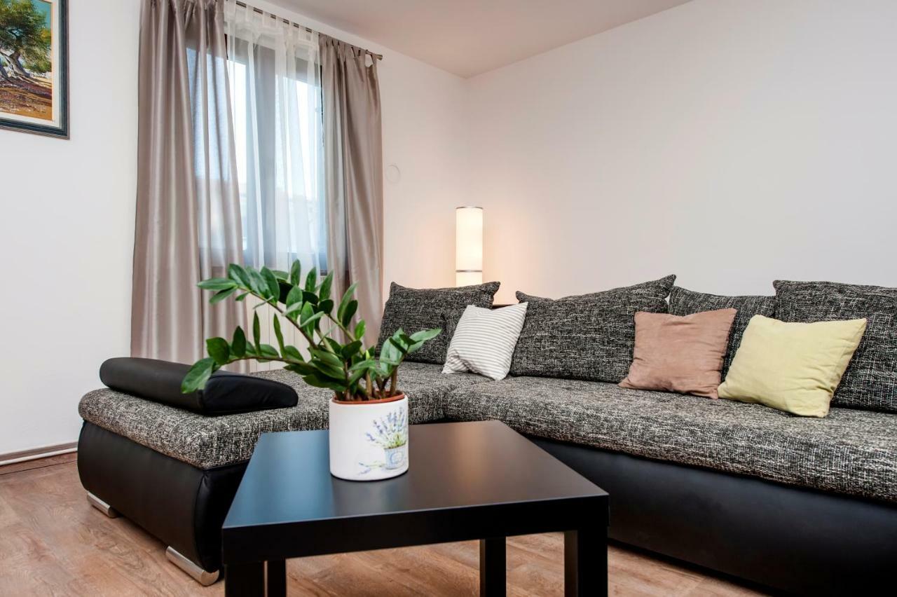 Apartment Nika Rovinj Bagian luar foto
