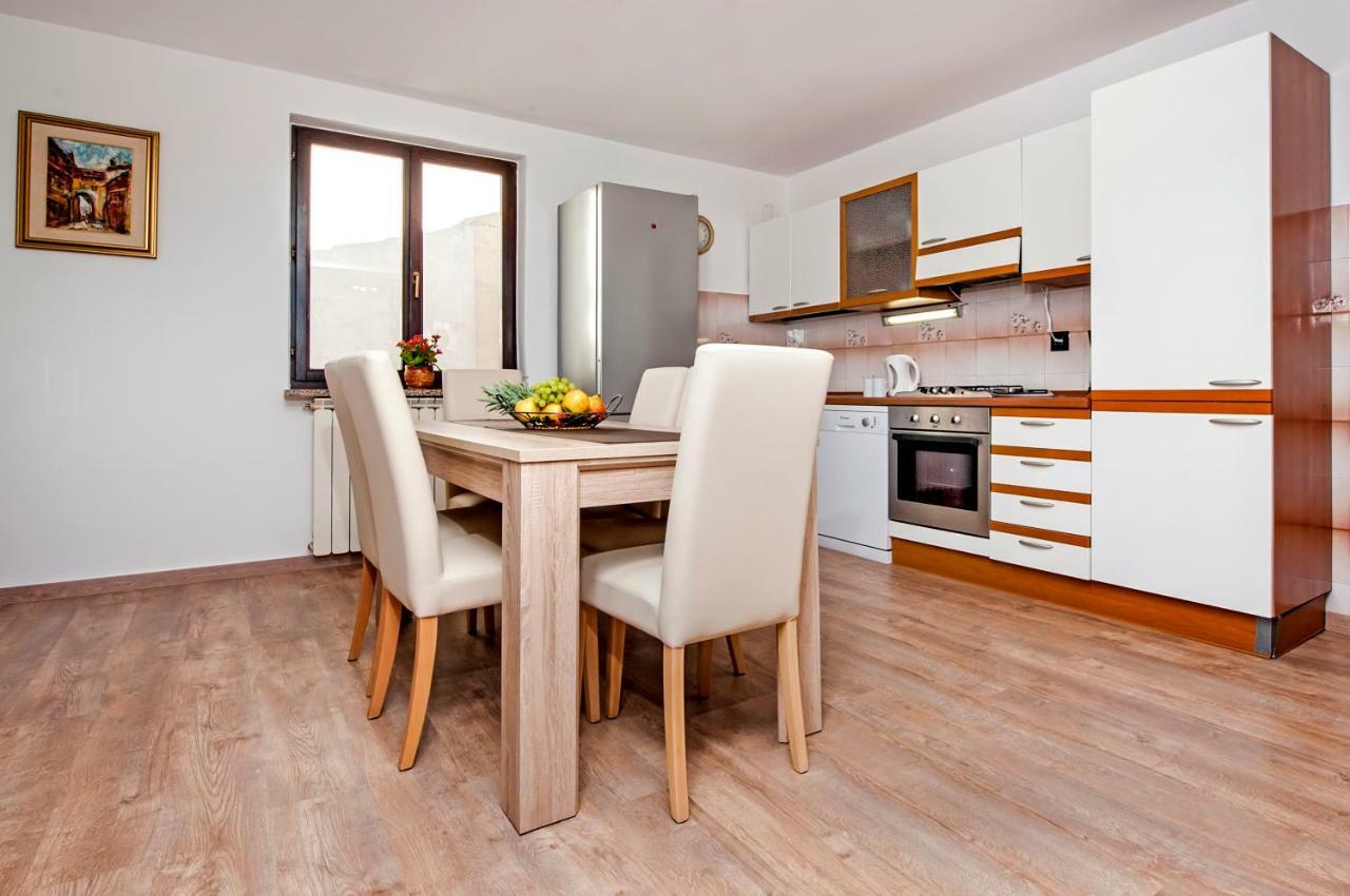Apartment Nika Rovinj Bagian luar foto